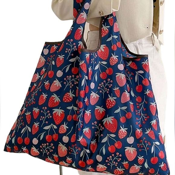 Strawberry Print Tote Bag 🍓 - Picture 6 of 6